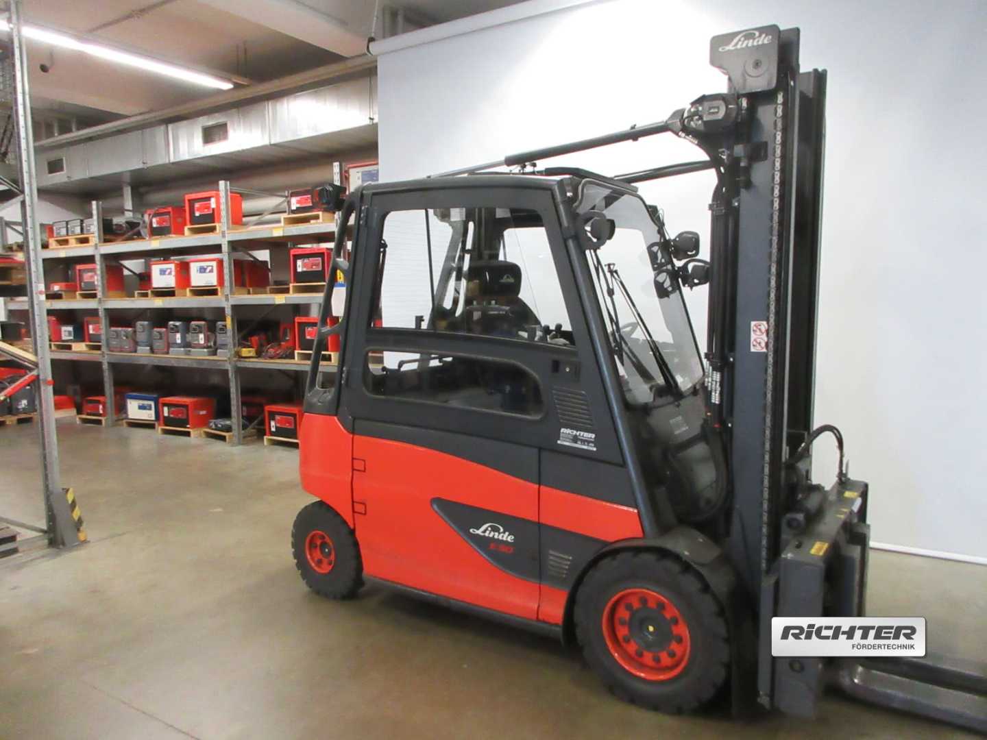 Wózki widłowe używane LINDE E50/600HL ELEKTRO VIERRADFRONTSTAPLER (13045114)