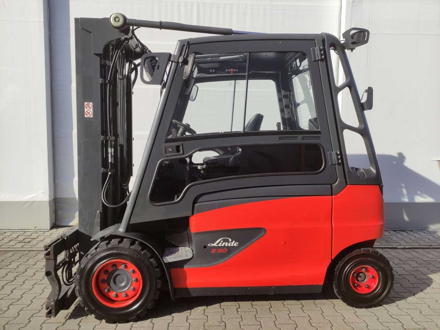 Wózki widłowe używane LINDE E50HL-01/388 ELEKTRO VIERRADFRONTSTAPLER (13073835)