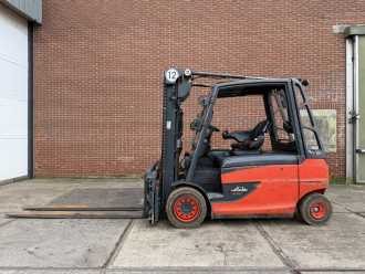 Wózki widłowe używane LINDE E50HL-01/600 ELEKTRO VIERRADFRONTSTAPLER (13036306)