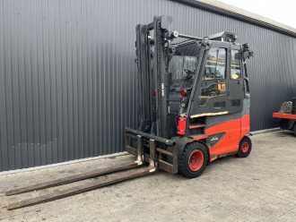 Wózki widłowe używane LINDE E50HL-01 ELEKTRO VIERRADFRONTSTAPLER (13068297) backdrop
