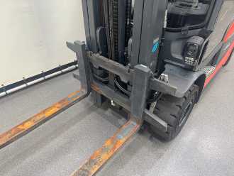 Wózki widłowe używane LINDE H 25 D-01 DIESEL VIERRADFRONTSTAPLER (13071657)