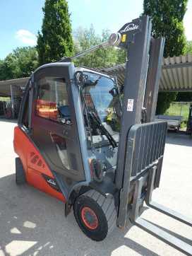 Wózki widłowe używane LINDE H 25 T GAS VIERRADFRONTSTAPLER (13076078) backdrop