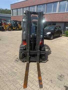 Wózki widłowe używane LINDE H 30 T EVO GAS VIERRADFRONTSTAPLER (13046243)