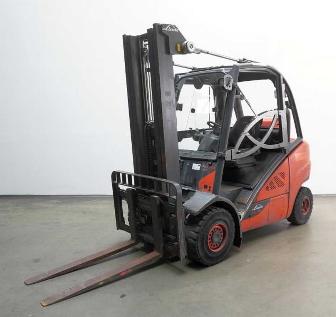 Wózki widłowe używane LINDE H 30 T EVO 393-02 GAS VIERRADFRONTSTAPLER (13062206)