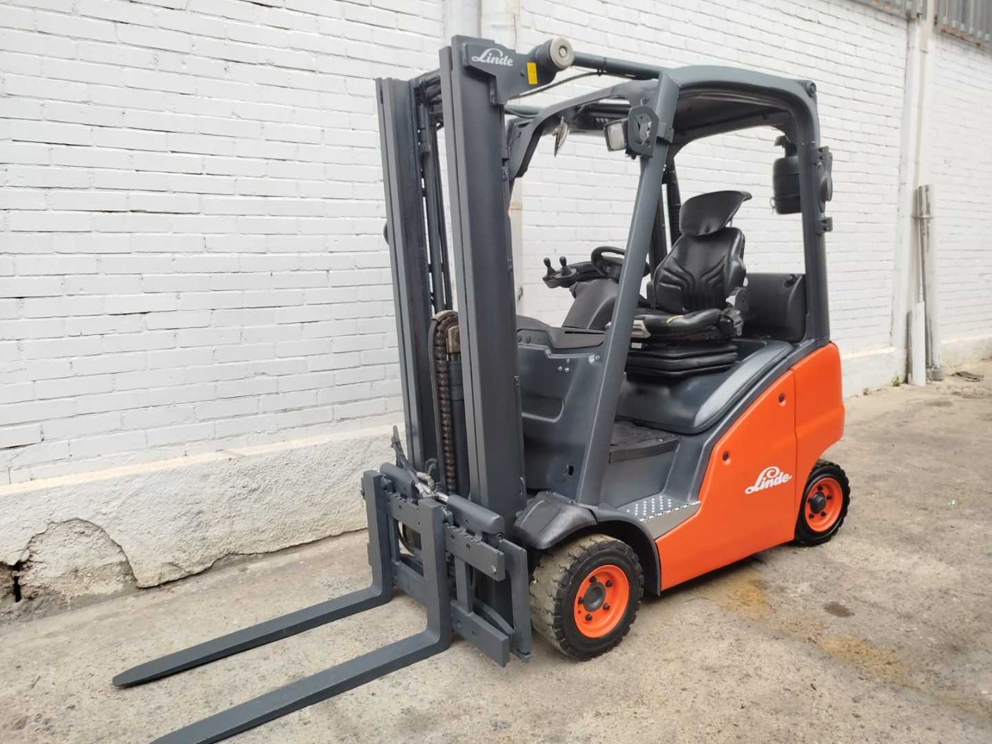 Wózki widłowe używane LINDE H16D DIESEL VIERRADFRONTSTAPLER (13075196)