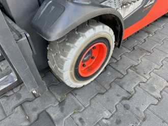 Wózki widłowe używane LINDE H18T-01 GAS VIERRADFRONTSTAPLER (13065394)
