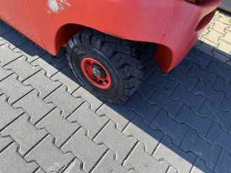 Wózki widłowe używane LINDE H20T-01 GAS VIERRADFRONTSTAPLER (13065962)