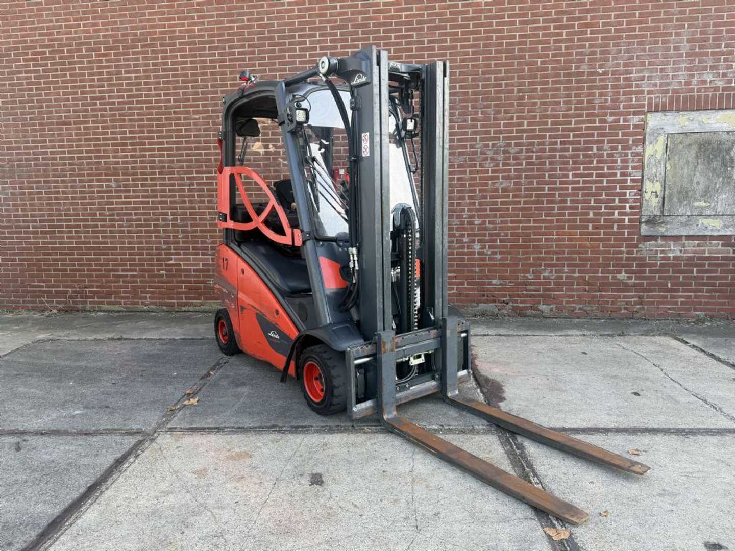 Wózki widłowe używane LINDE H20T-01 GAS VIERRADFRONTSTAPLER (13072162)