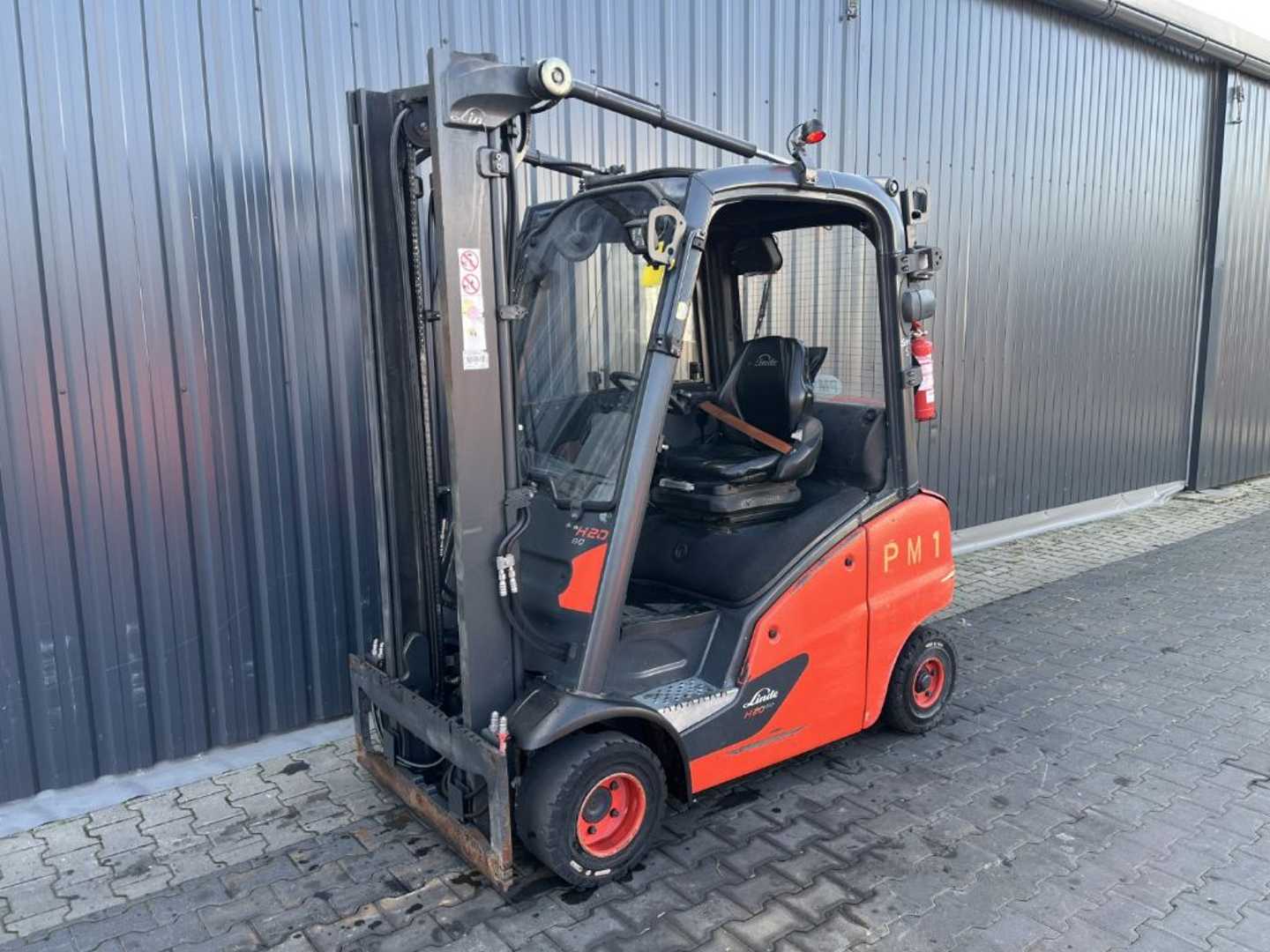 Wózki widłowe używane LINDE H20T-01 GAS VIERRADFRONTSTAPLER (13072654)