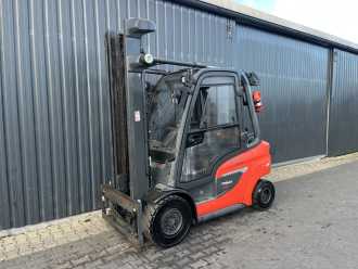 Wózki widłowe używane LINDE H25T-01/600 GAS VIERRADFRONTSTAPLER (13069212) backdrop
