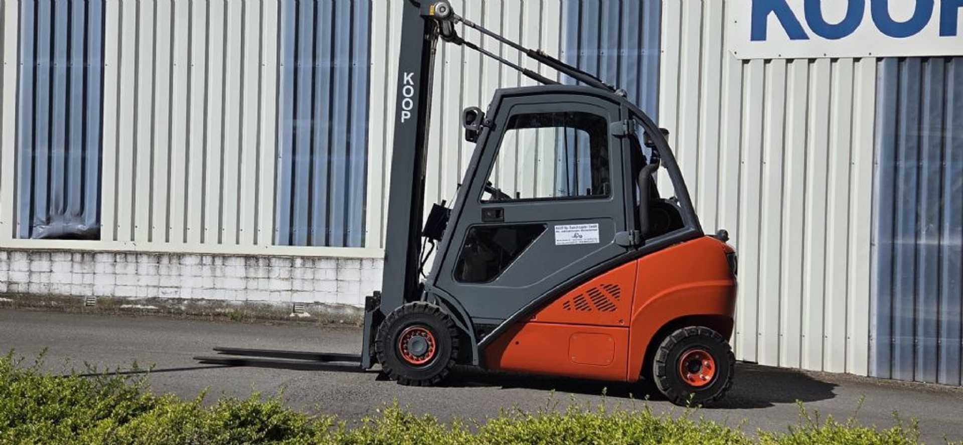 Wózki widłowe używane LINDE H25T-01 GAS VIERRADFRONTSTAPLER (13045442)
