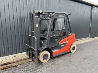 Wózki widłowe używane LINDE H25T-01 GAS VIERRADFRONTSTAPLER (13065390) backdrop