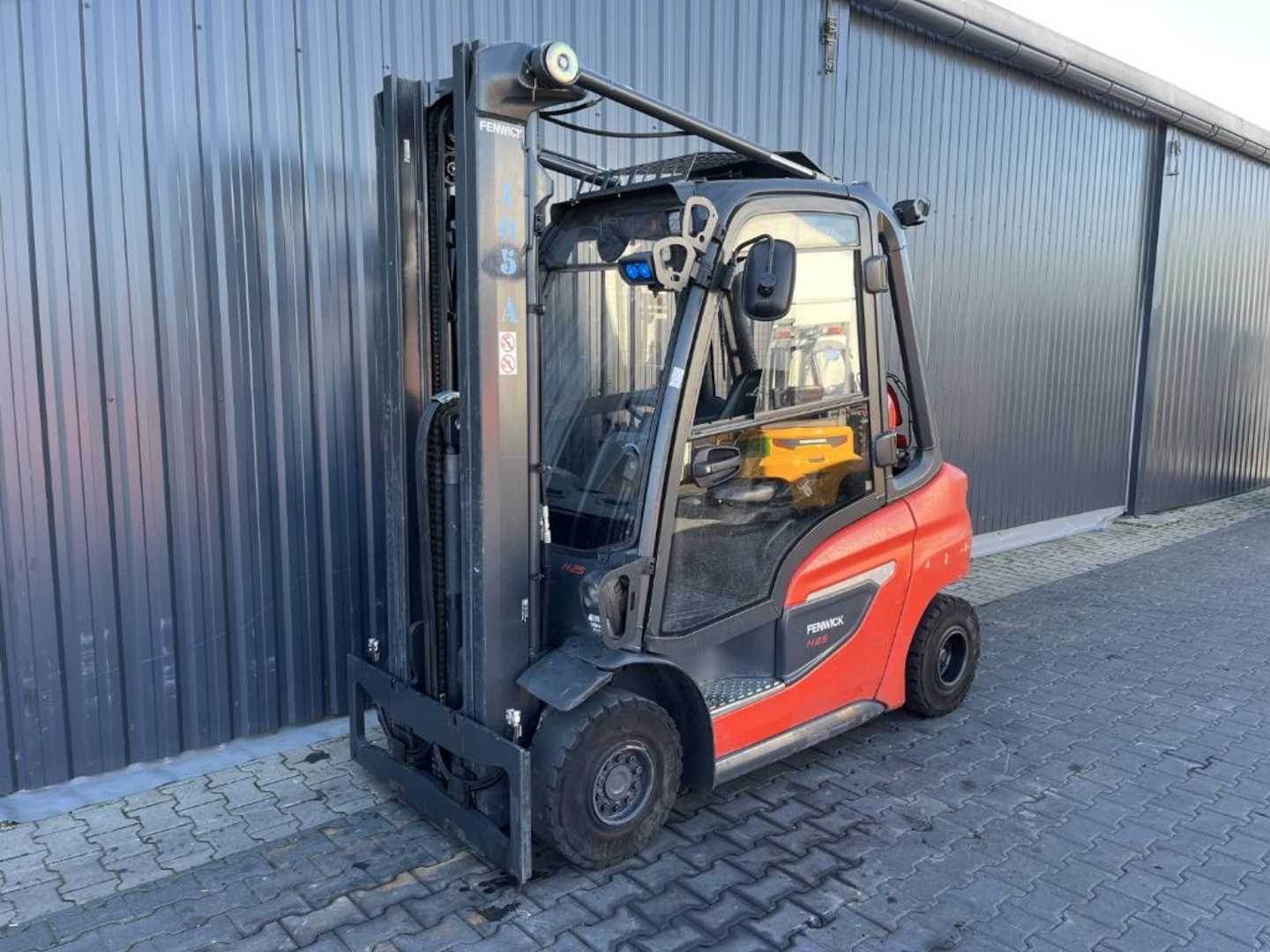 Wózki widłowe używane LINDE H25T-01 GAS VIERRADFRONTSTAPLER (13071271)