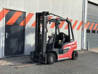 Wózki widłowe używane LINDE H25T-01 GAS VIERRADFRONTSTAPLER (13071889) backdrop