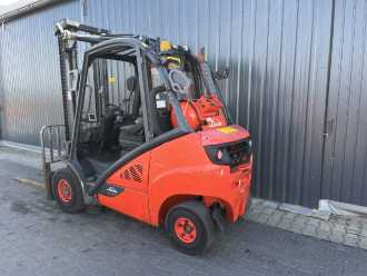 Wózki widłowe używane LINDE H25T-02/600 GAS VIERRADFRONTSTAPLER (13040938)