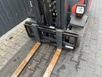 Wózki widłowe używane LINDE H25T-02 GAS VIERRADFRONTSTAPLER (13062483)