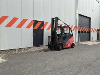 Wózki widłowe używane LINDE H25T-02 GAS VIERRADFRONTSTAPLER (13063945)