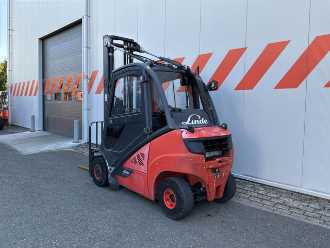 Wózki widłowe używane LINDE H25T-02 GAS VIERRADFRONTSTAPLER (13064488)
