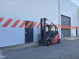 Wózki widłowe używane LINDE H25T-02 GAS VIERRADFRONTSTAPLER (13064488)