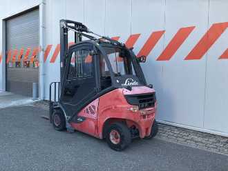 Wózki widłowe używane LINDE H25T-02 GAS VIERRADFRONTSTAPLER (13064489)