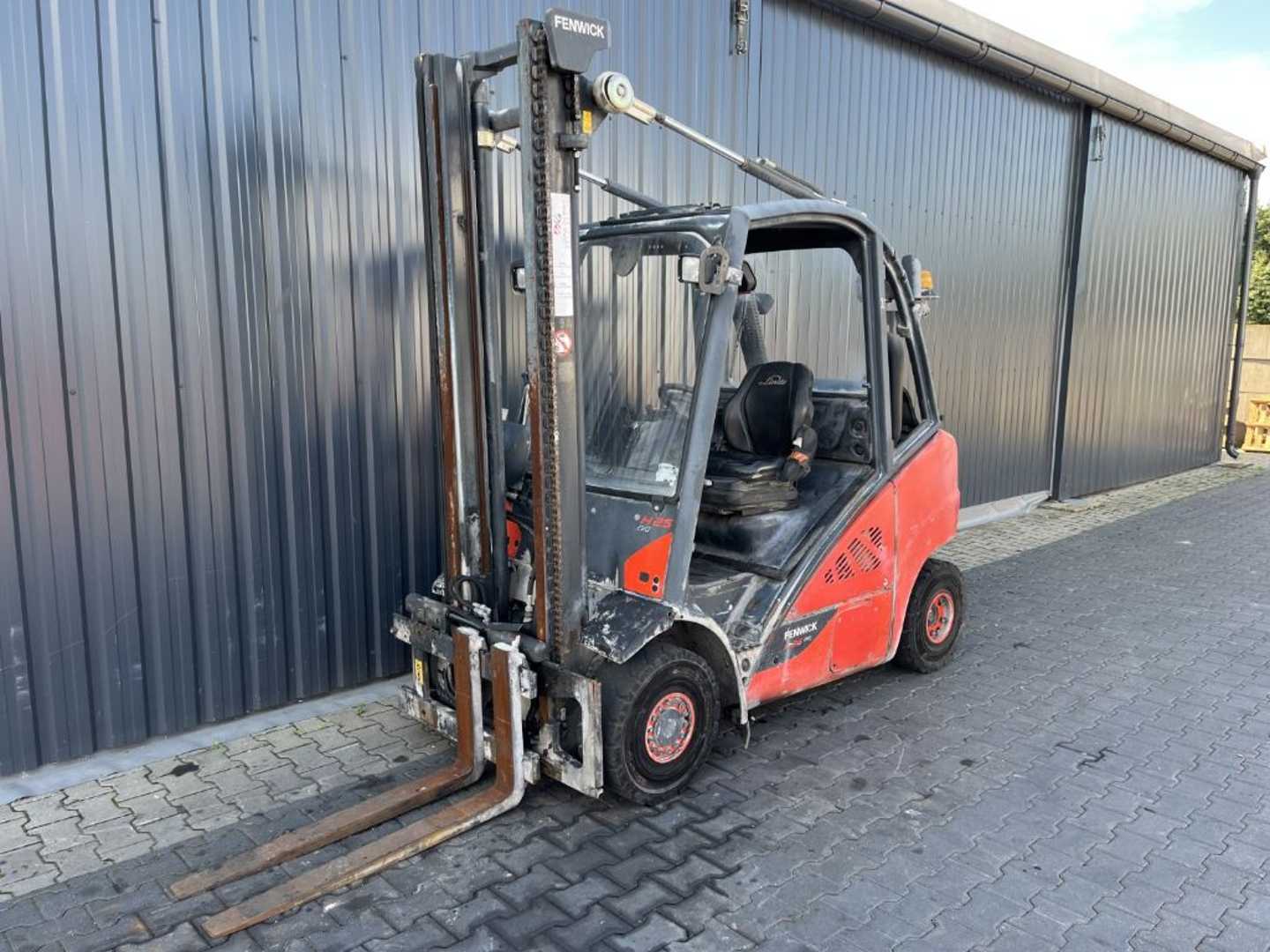 Wózki widłowe używane LINDE H25T-02 GAS VIERRADFRONTSTAPLER (13068296)