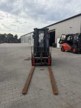 Wózki widłowe używane LINDE H30D-01/1202 DIESEL VIERRADFRONTSTAPLER (13070721)