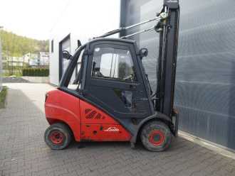 Wózki widłowe używane LINDE H30D-01 DIESEL VIERRADFRONTSTAPLER (13040874)