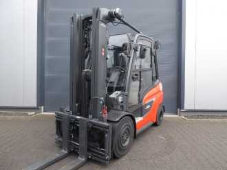 Wózki widłowe używane LINDE H30D-01 DIESEL VIERRADFRONTSTAPLER (13056850) backdrop