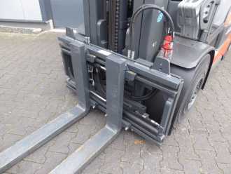 Wózki widłowe używane LINDE H30D-01 DIESEL VIERRADFRONTSTAPLER (13056850)