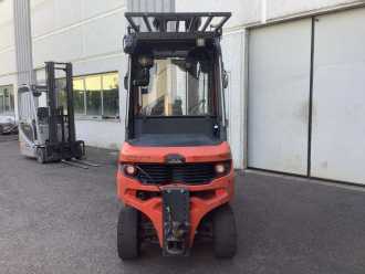 Wózki widłowe używane LINDE H30D-01 DIESEL VIERRADFRONTSTAPLER (13058318)