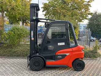 Wózki widłowe używane LINDE H30D-01 DIESEL VIERRADFRONTSTAPLER (13070457)
