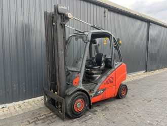 Wózki widłowe używane LINDE H30D-02 DIESEL VIERRADFRONTSTAPLER (13032308) backdrop
