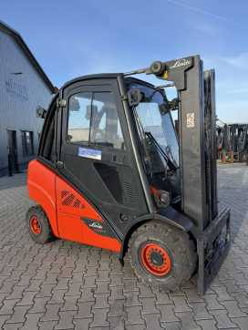 Wózki widłowe używane LINDE H30D-02 DIESEL VIERRADFRONTSTAPLER (13058634)