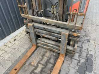 Wózki widłowe używane LINDE H30D-02 DIESEL VIERRADFRONTSTAPLER (13058657)