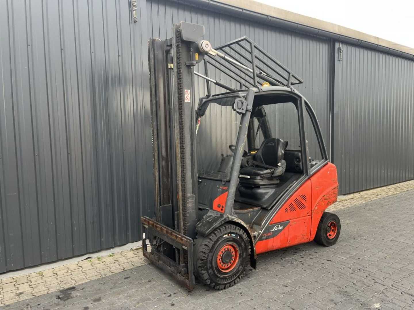 Wózki widłowe używane LINDE H30D-02 DIESEL VIERRADFRONTSTAPLER (13074876)