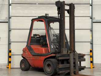 Wózki widłowe używane LINDE H30D DIESEL VIERRADFRONTSTAPLER (13035141) backdrop
