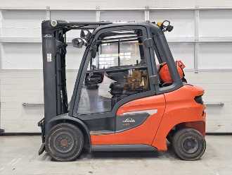 Wózki widłowe używane LINDE H30T-01 GAS VIERRADFRONTSTAPLER (13038078)