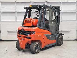 Wózki widłowe używane LINDE H30T-01 GAS VIERRADFRONTSTAPLER (13038078)