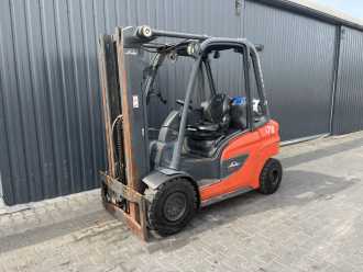 Wózki widłowe używane LINDE H30T-01 GAS VIERRADFRONTSTAPLER (13040929) backdrop