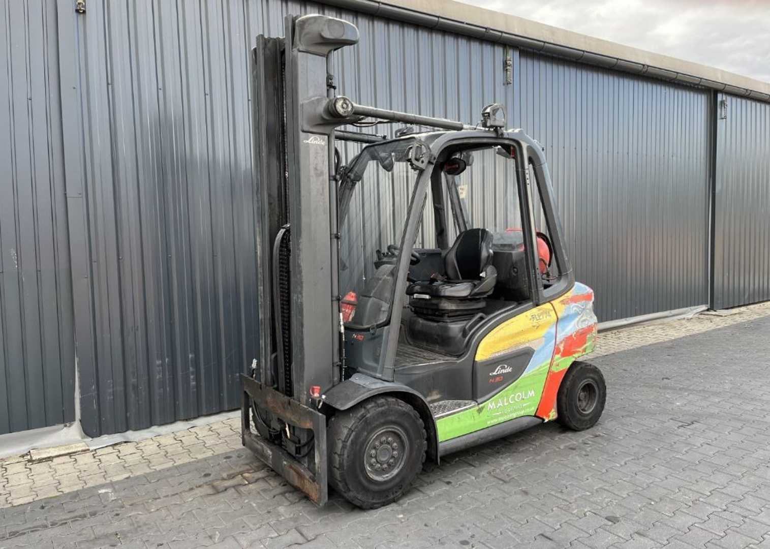 Wózki widłowe używane LINDE H30T-01 GAS VIERRADFRONTSTAPLER (13062484)