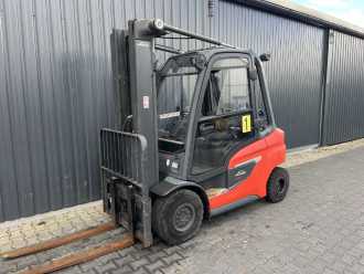 Wózki widłowe używane LINDE H30T-01 GAS VIERRADFRONTSTAPLER (13069218) backdrop