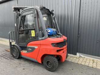 Wózki widłowe używane LINDE H30T-01 GAS VIERRADFRONTSTAPLER (13069218)