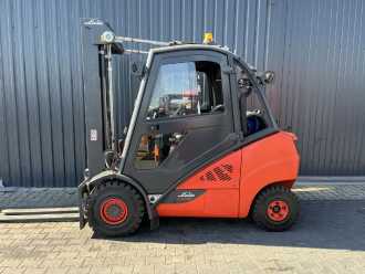 Wózki widłowe używane LINDE H30T-02 GAS VIERRADFRONTSTAPLER (13038464)