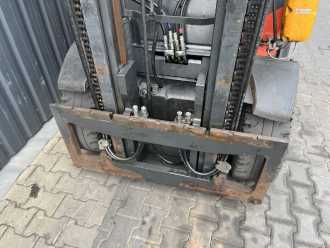 Wózki widłowe używane LINDE H30T-02 GAS VIERRADFRONTSTAPLER (13040936)