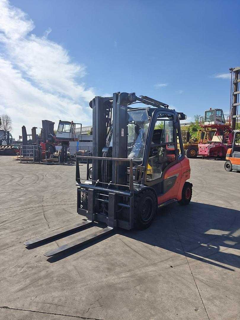 Wózki widłowe używane LINDE H35D-01 DIESEL VIERRADFRONTSTAPLER (13076209)