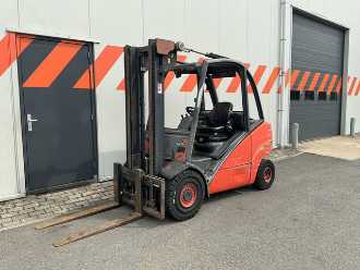 Wózki widłowe używane LINDE H35D WEITERE VIERRADFRONTSTAPLER (13045356) backdrop
