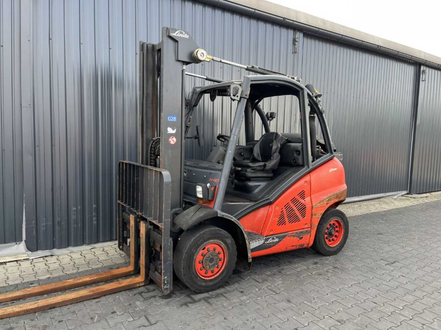 Wózki widłowe używane LINDE H40T-02 GAS VIERRADFRONTSTAPLER (13065963)