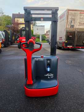 Wózki widłowe używane LINDE L 12 ELEKTRO HOCHHUBWAGENDEICHSEL (12908558)