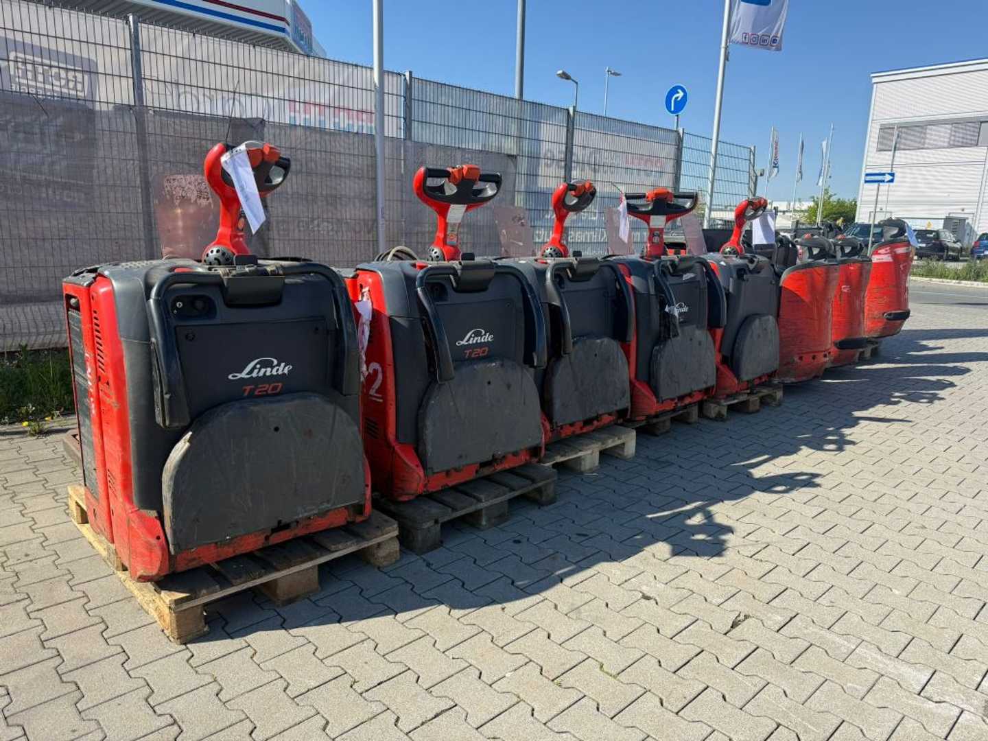 Wózki widłowe używane LINDE Linde 3x N 20 5x T 20 AP Paket Preis 4900€ ELEKTRO NIEDERHUBKOMMISSIONIERER (13038534)