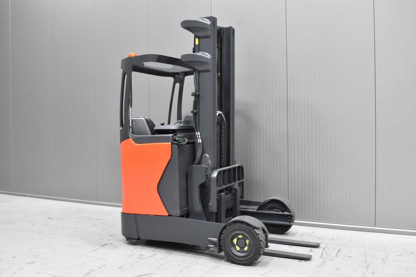 Wózki widłowe używane LINDE R 14 G - 01 /58492/ ELEKTRO SCHUBMASTSTAPLER (13064250)